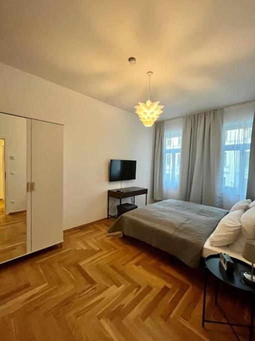 Firstclass 2r_apartment In Lejlighed *