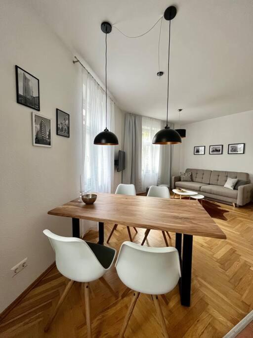 Firstclass 2r_apartment In Lejlighed